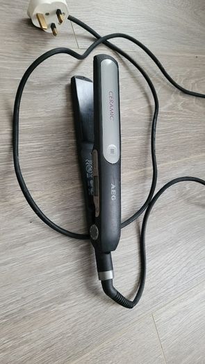 Hair straithener  AEG