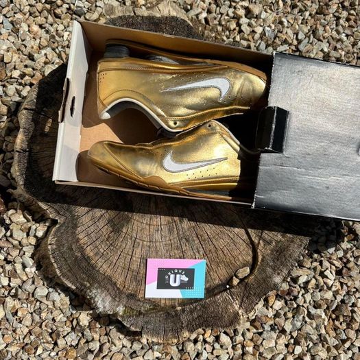 Get Luxury Gold Nike's