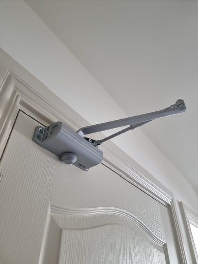 Delta door closer