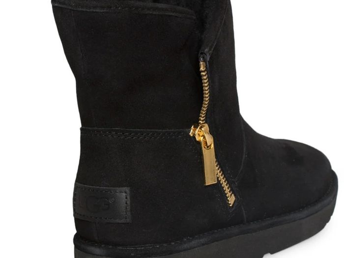 uggs Genuine brand new in their box never worn unwanted gift cost over 200 will sell for 110 euro