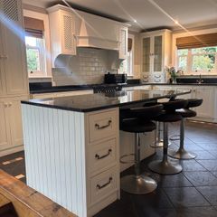 Large Solid Kitchen with Granite Worktops, Island Bosch Dishwasher Quick Sale