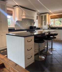 Large Solid Kitchen with Granite Worktops, Island Bosch Dishwasher Quick Sale