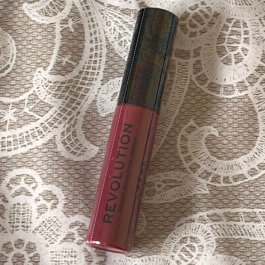 Lipstick Revolution brand new sealed unopened Creme Poise