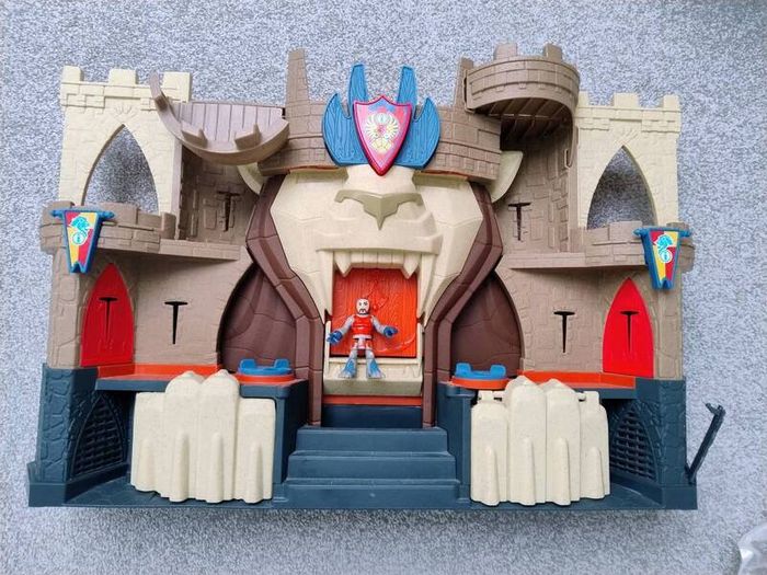 Fisher-Price Imaginext Lion's Den Castle With Knight Figure