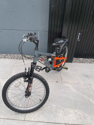 APOLLO XPANDER Junior Mountain Bike     20 inch Wheels     As New Condition