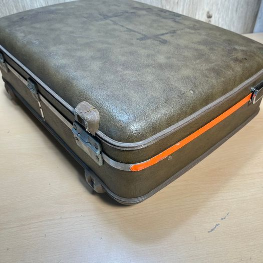 American Tourister Vintage Hard Shell Suitcase Brown - 90s - Vintage NO KEY Prop