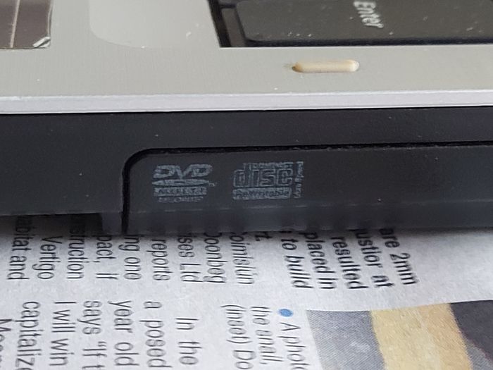 Samsung R530, Red, Intel Pentium Dual Core CPU T4400, 2.2GHz, Windows 7 Ultimate 32 bit, 4GB Ram, 150GB HDD, Opera, Chrome and VLC
