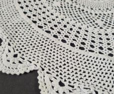 Vintage Handmade Crochet Doily, serviette, 37.5 cm, White Cotton Lace Table Centrepiece