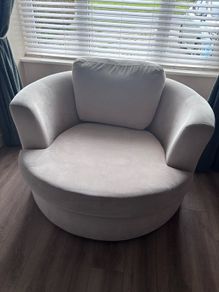 DFS cuddle chair
