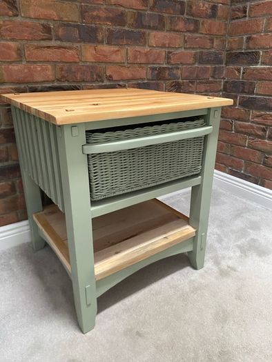 Bedside lockers / tables / lamp tables