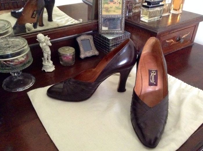 Beautiful pair of Leather Retro Vintage Italian Stilettos