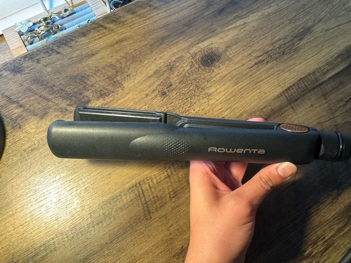 Hair straightener. Rowenta Ultimate Experience