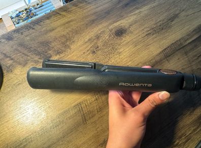 Hair straightener. Rowenta Ultimate Experience