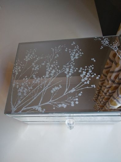 Jewellery box