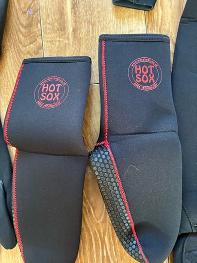Billabong Wetsuit Bundle Size M. New Wetsuit with Tag + Gloves, Bags, Hood & Neoprene Socks