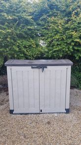 Garden storage box