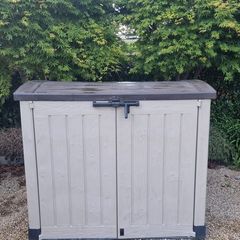 Garden storage box