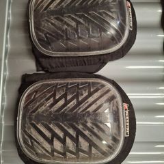 Knee pads