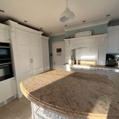 Solid wood in frame kitchen