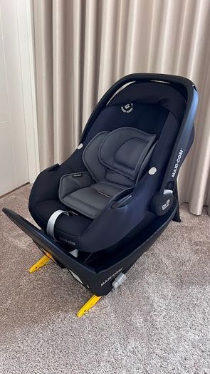 Like-New Maxi-Cosi TINCA Car Seat in Black & Grey & universal ISOFIX Maxi-Cosi FamilyFix2 for Preemie, Newborn, Baby, Toddler - 2 Piece Bundle