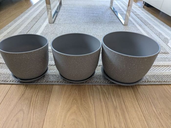 Large plastic plant pots