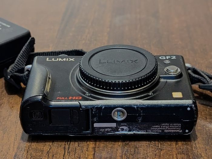 Panasonic Lumix GF2 Compact Mirrorless Camera MFT M43 (Olympus PEN like pl3 pm1)