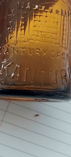 O Connor's kanturk 1/2 pint vintage bottle,,bottle seems to have a defect,around bottom of bottle, holds water no leeks,see pictures,sold as is ,lovely display advertising bottle, collectors items, buyer collects or pays postage thank you,