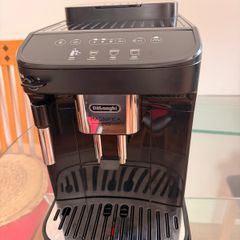 De'Longhi Magnifica Evo coffee machine