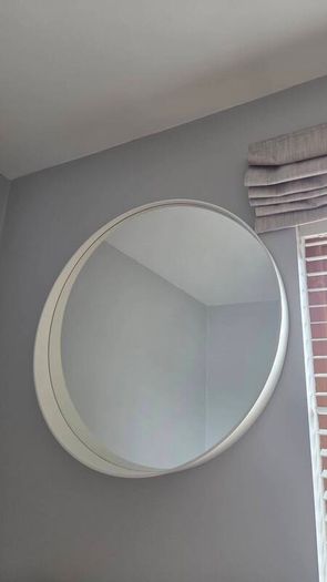White Round Mirror