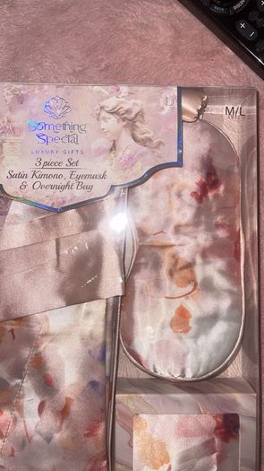 M/L 3 piece Set Satin Kimono, Eyemask & Overnight Bag Size