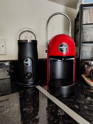 QUICK SALE: Lavazza A Modo Mio Jolie Coffee Machine + FREE MilkEasy Frother (Excellent Condition)