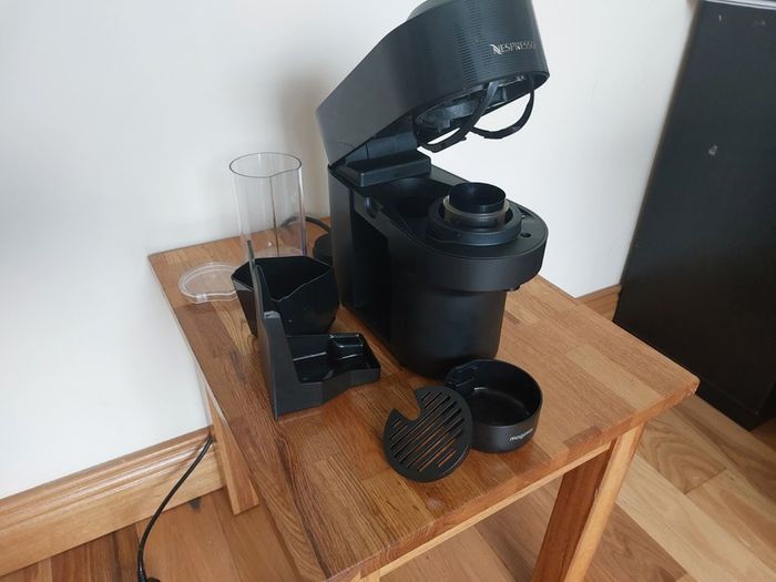 Nespresso Vertuo Pop with box