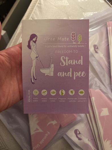 Paper "stand and pee" for girls