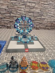 Lego dimensions starter pack,. Plus comes with extras, lego batman movie character and level pack, plus some extra character packs