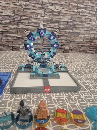 Lego dimensions starter pack,. Plus comes with extras, lego batman movie character and level pack, plus some extra character packs