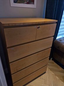 chest of drawers