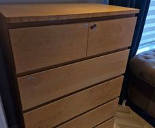 chest of drawers