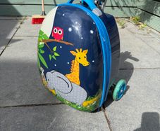 Kids suitcase with scooter