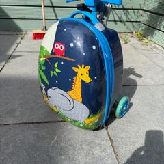 Kids suitcase with scooter