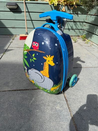 Kids suitcase with scooter