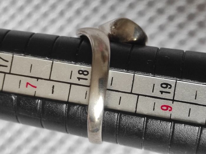 Vintage sterling silver ring