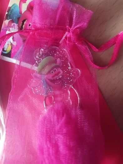 Trolls key chain colouring book and pen