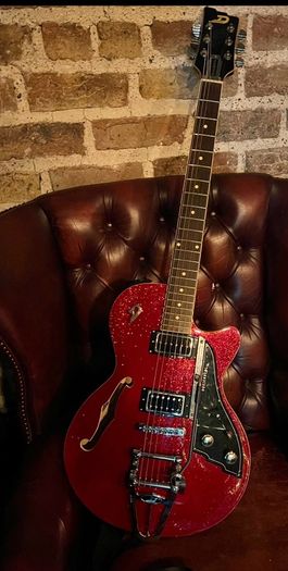 Duesenberg Starplayer TV red sparkle
