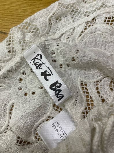 white lace shorts