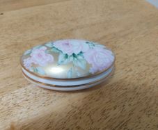 Rare Porcelaine Les Griffes Collection D art Limoges France Covered Trinket Box