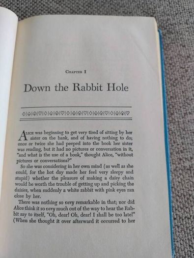 Alice in Wonderland by Lewis Carroll 1950's hardback in very good condition with signs of wear on the cover see photos FREE STANDARD POSTAGE INCLUDED
