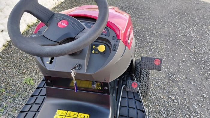 Castlegarden PTX 210 HD "40" Ride on Lawnmower .. like new . Perfect condition . Used only a couple of times