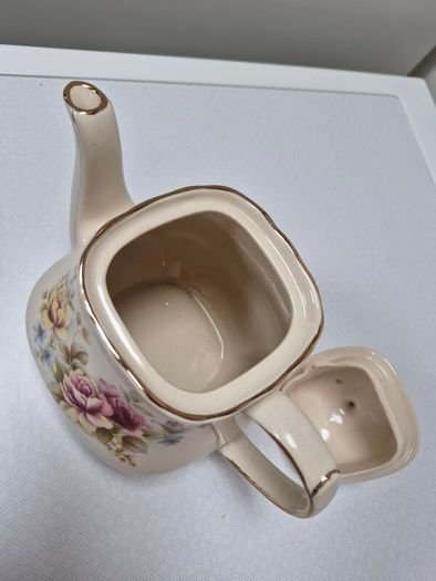 Vintage Sadler Tea Pot