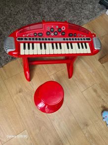 Play Piano with seat.