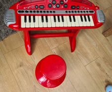Play Piano with seat.
